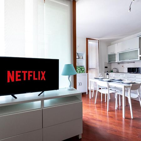Appartamento Caterina A 5 Minuti Da Milano Fiere E San Siro Con Wifi-Netflix-Free Parking Exterior foto
