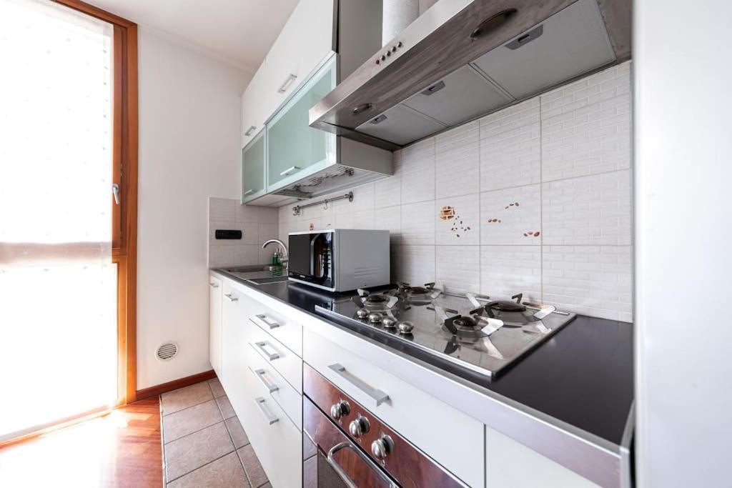 Appartamento Caterina A 5 Minuti Da Milano Fiere E San Siro Con Wifi-Netflix-Free Parking Exterior foto