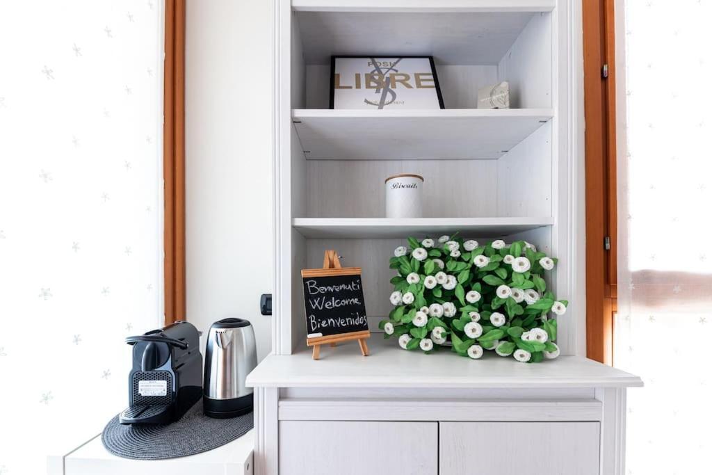Appartamento Caterina A 5 Minuti Da Milano Fiere E San Siro Con Wifi-Netflix-Free Parking Exterior foto