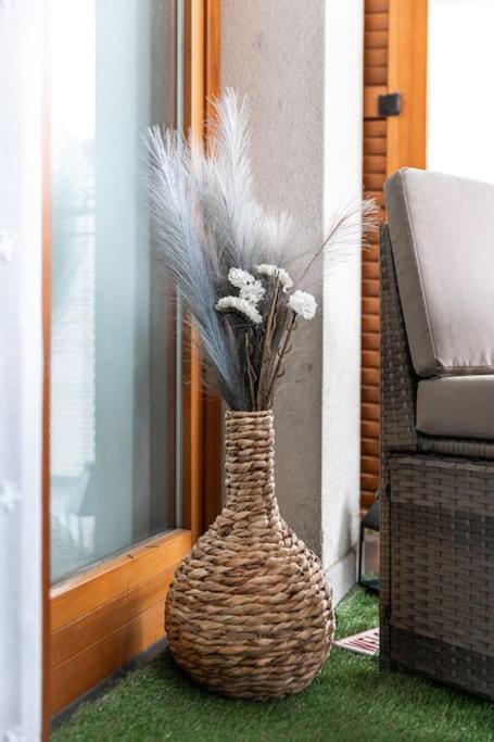 Appartamento Caterina A 5 Minuti Da Milano Fiere E San Siro Con Wifi-Netflix-Free Parking Exterior foto