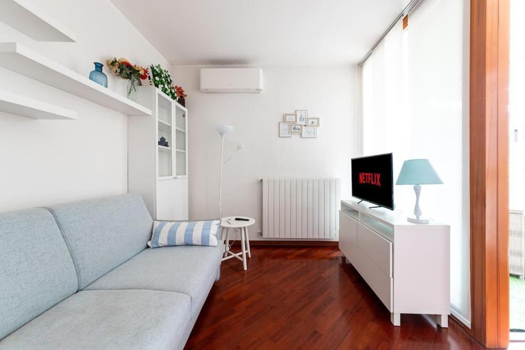 Appartamento Caterina A 5 Minuti Da Milano Fiere E San Siro Con Wifi-Netflix-Free Parking Exterior foto