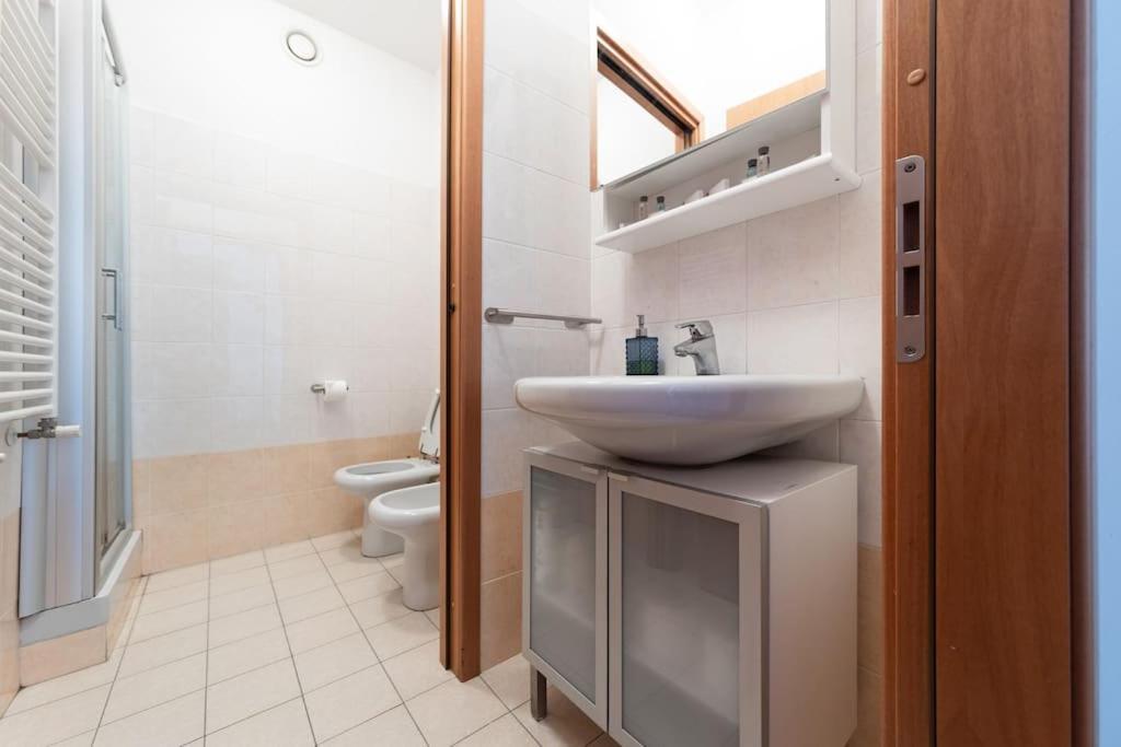 Appartamento Caterina A 5 Minuti Da Milano Fiere E San Siro Con Wifi-Netflix-Free Parking Exterior foto