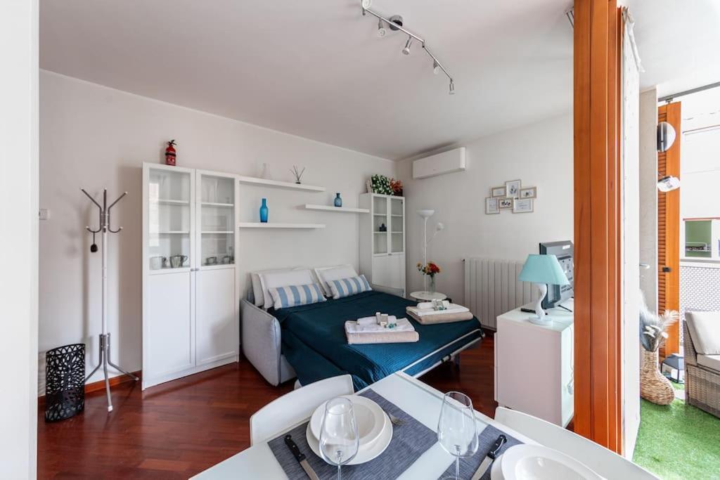 Appartamento Caterina A 5 Minuti Da Milano Fiere E San Siro Con Wifi-Netflix-Free Parking Exterior foto